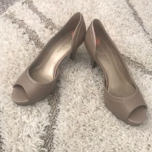 Bandolino tan women shoe size 7 never worn